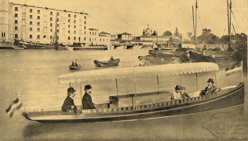 Erstes Motorboot von Carl Benz (am Steuer) im Mannheimer Hafen 1887