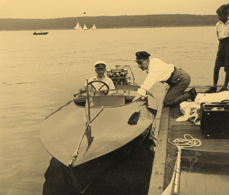 Marconi auf Werft von Glas mit Facharbeiter - Boot Karin