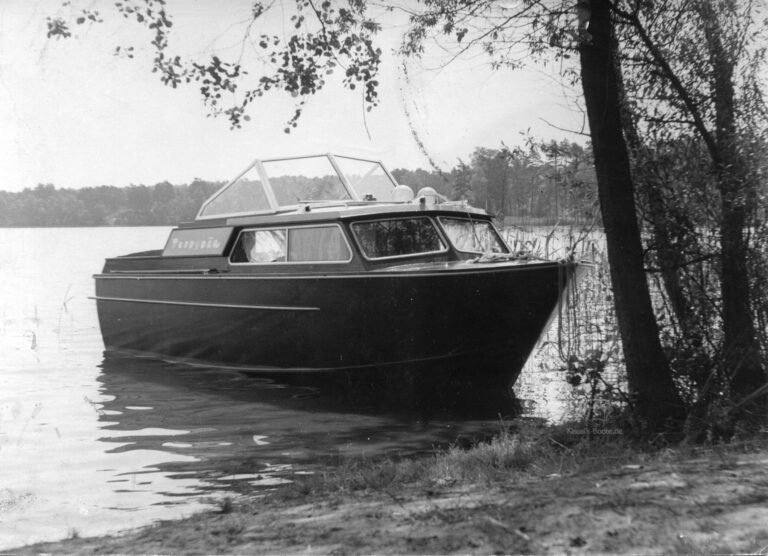 Wochenend-Motorjacht BW