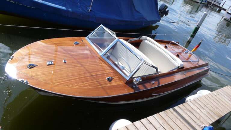 Tourensport-Boot T4 Holz 1968