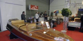 Norbert Kalz - Ausstellung seines restaurierten Optimist auf der Boot & Fun 2007