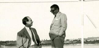 Cäsar Pinnau und Aristoteles Onassis an Deck der Yacht Christina bei der Probefahrt in Kiel im Jahr 1954 - Quelle - Archiv Peter Pinnau