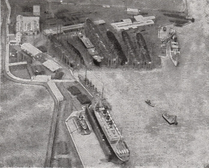 Ansicht der Stapel-Docks und eines Teiles der Werkstaetten des Cantiere Navale Triestino - CNT - Foto: (c) Die Wehrmacht der Monarchie - moderne Illustrierte Zeitung - Wien - 1914.jpg